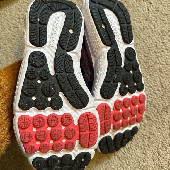 NWOT Under Armour Charged Assert 10 running shoes - Picture 4 of 5